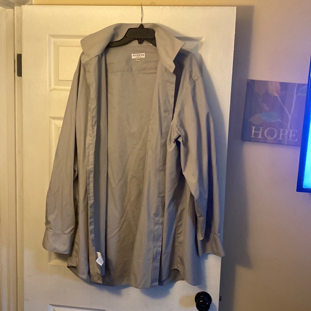 Modena classic dress shirt gently used good condition